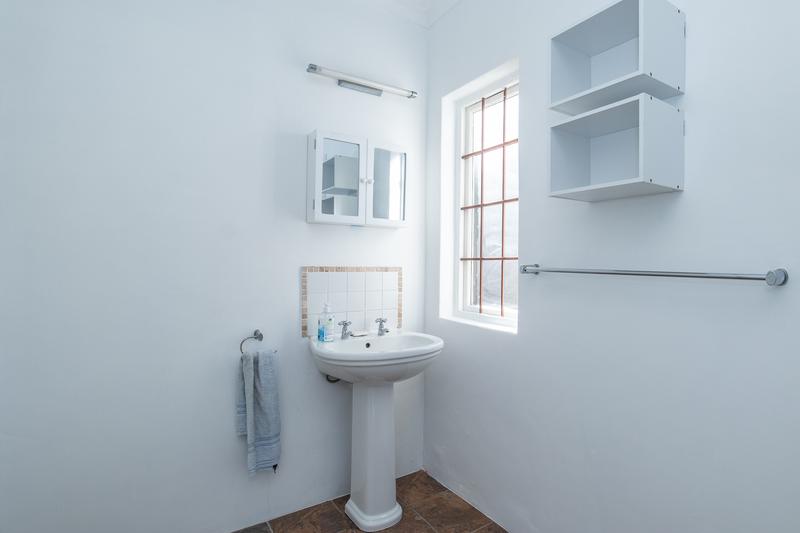 To Let 1 Bedroom Property for Rent in Bergvliet Western Cape
